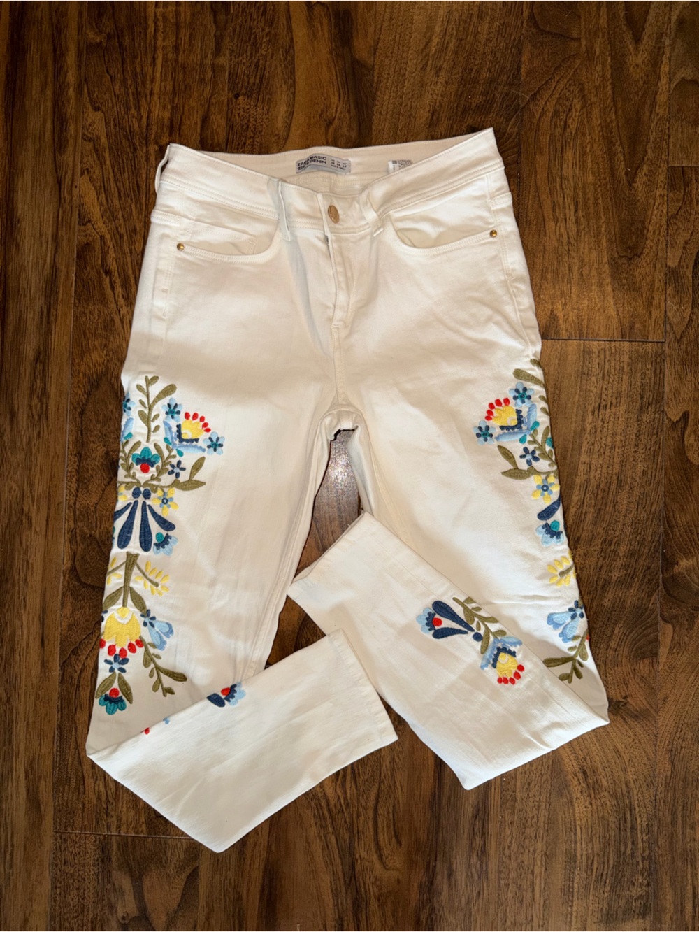 Zara White Skinny Jeans with Multicolor Floral Embroidery